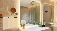 Elegant Young Hotel - Parkplatz