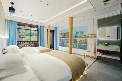 Xijiang Qianhu Miao Village Mufeng Mountain Courtyard B&B (No. 6 Fengyu Bridge Branch) Hotels near No.6 Fengyu Bridge