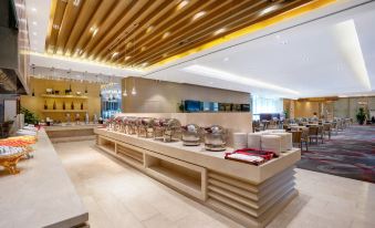 Pearl River International Hotel(Metro station YiJing Lu)