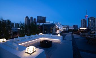 Chengdu Cloud Hotel (Hongxing Bridge Metro Station Branch)