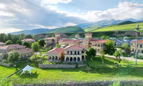 Deep in the mountains, Moon River Villa, a wild luxury holiday homestay