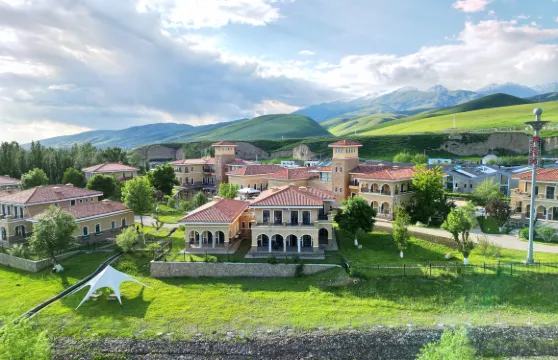 那拉提月亮河度假酒店