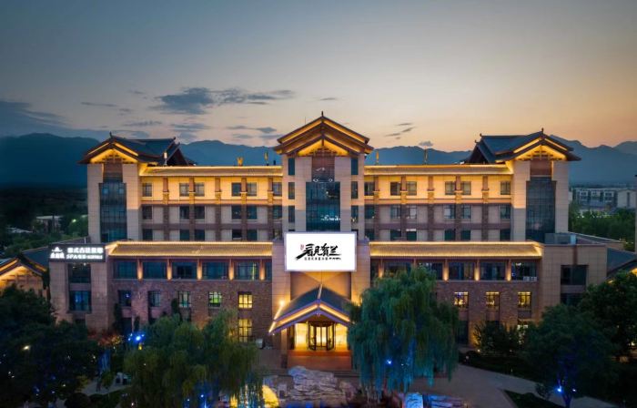 Manpu Tianmu Yangyan Hot Spring Hotel (Zhenbeibao Western Studios See Helan Performing Arts Town)