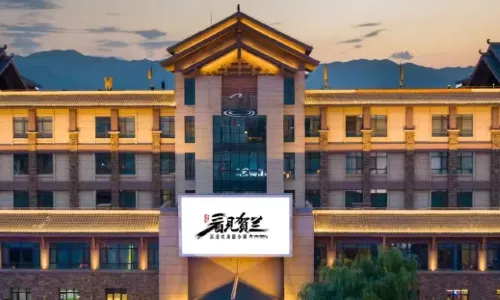 Manpu Tianmu Yangyan Hot Spring Hotel (Zhenbeibao Western Studios See Helan Performing Arts Town)