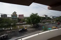 Le Light House & Hostel