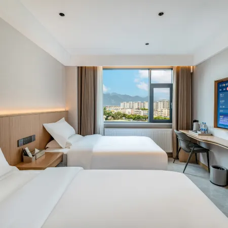 Yunqi Shanxia Hotel (Huashan North Station Huayue Avenue)