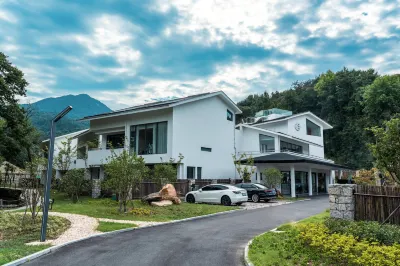Tingjian·BuZhiZhou Brandy manor wild luxury private soup Homestay (Jinzhai Branch)