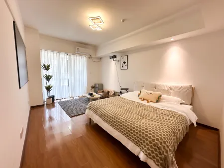 Qianxun Apartment Serviced Apartment (Haifeng Tianhong Shopping Center Plaza)