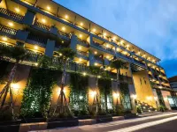 Lani Chiang Mai Hotel Hotels near Pa Tan