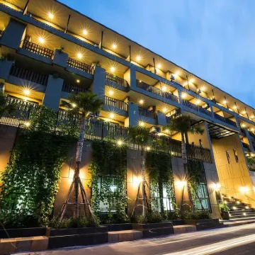 Lani Chiang Mai Hotel Hotels near Wat Jed Yot