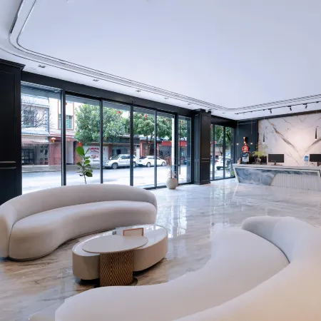 Ruili Elong R.YUN Hotel (Ruili Tourism Pedestrian Street)