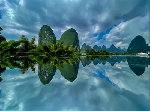Linshan Luxury River View Hotel (Yangshuo West Street Lijiang Branch)