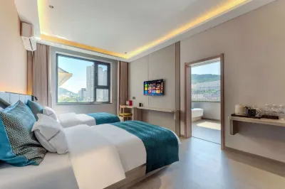 Qingyue Hotel (Yan'an Railway Station) Hotels in Yan'an railway station / South Bus Station;