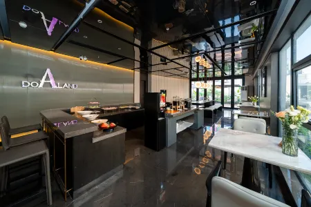 DoALand M+ Hotel (Wuyi Square IFS International Finance Center Branch) Отели рядом с достопримечательностью «Archway of Fire God Palace»