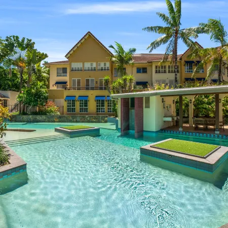 The Lakes Resort Cairns Отели рядом с достопримечательностью «Кладбище Мак-Леод стрит Пайонир»