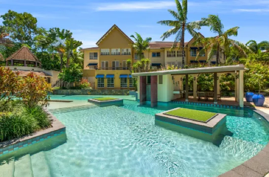 The Lakes Resort Cairns Отели рядом с достопримечательностью «Cairns Esplanade Beach Volleyball Court»