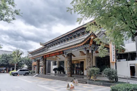 Jianhua International Hotel Отели рядом с достопримечательностью «Ancient Town of Yi People»