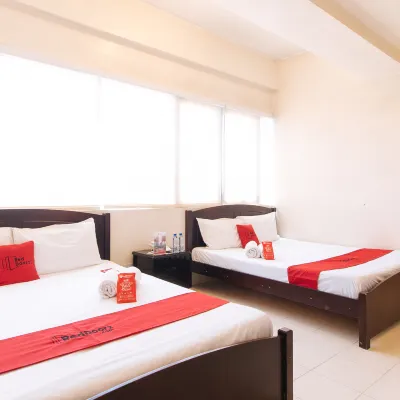 RedDoorz Plus @ E Rodriguez Corner Banawe Hotels near UST Angelicum College