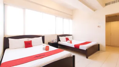 RedDoorz Plus @ E Rodriguez Corner Banawe Hotel a Quezon City