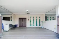 Spacious 13 Pax Classic Home in Kuantan for Family