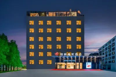 Zhuhai Jinfeng Jiamei Hotel (Lovers Middle Road) Hotels near Jiefangwanshanqundaolieshi Monument