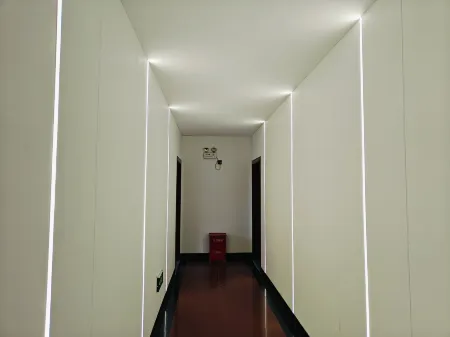 Baozugong Homestay (Meilin Road) Отели в г. Цзинчжоу-Мяо-Дунский автономный уезд