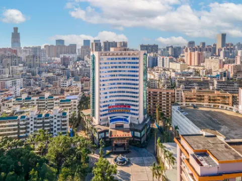 Huangma Holiday Grand Hotel (Haikou Qilou Old Street Provincial Government) Отели рядом с достопримечательностью «Main Plaza»