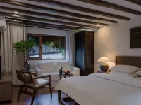 Ting Hua • 360° Ancient Town View Resort (Lijiang Ancient Town Branch) Hotels near Square Street
