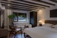 The Old Town of Lijiang Tinghuatang · 360-degree Gucheng View Resort Hotel (Big Waterwheel)