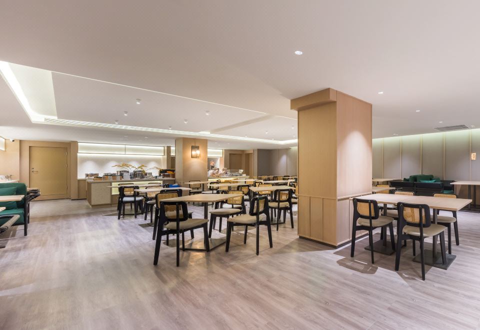 5. 휘팅 인터내셔널..