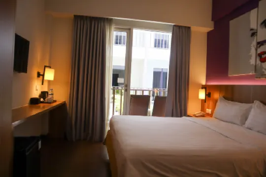 ฟาม โรงแรม ซันเซ็ท โรด คุตา