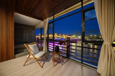 Tang·Xia Hotel (Guanghan North Station Jinyan Lake Park)