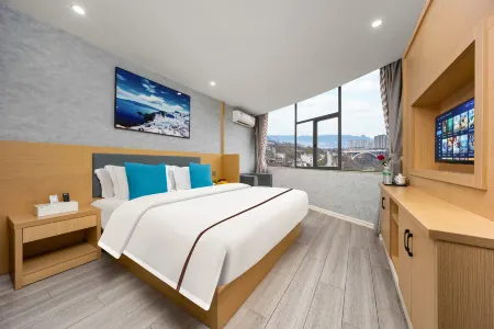 Zhenxiong Svit Theme Hotel