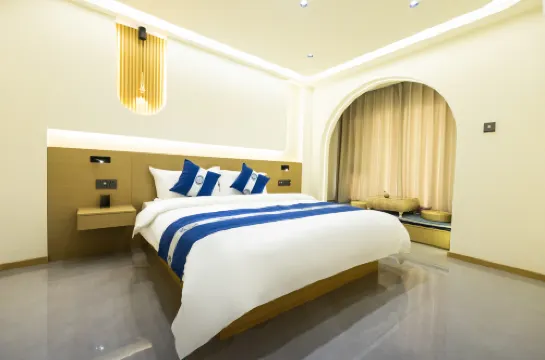 Summer Homestay (Changbai Mountain Edelweiss Deer Taming Garden Branch)