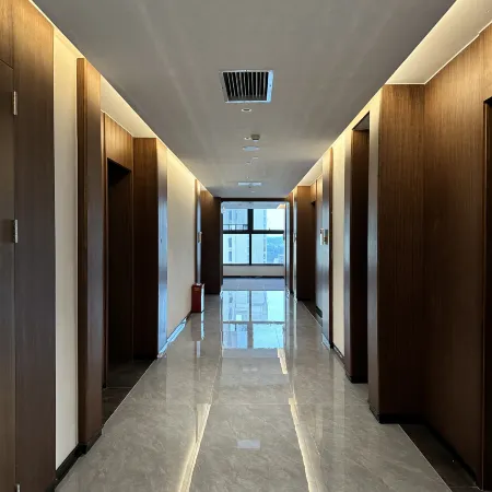 H E-sports Hotel