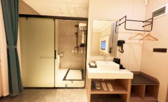 Xiaogan Baiya Fashion Hotel