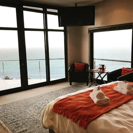 Aqua Terra Boutique Guesthouse - Simon's Town, Cape Town Отели рядом с достопримечательностью «Пляж Лонг-Бич»
