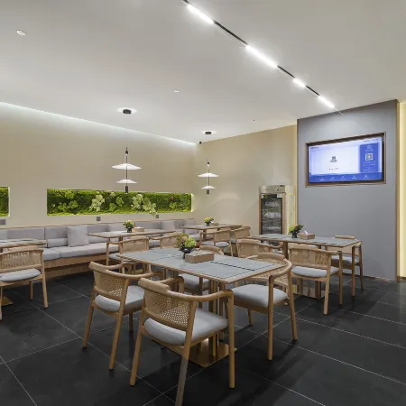 QIANNA HOTEL GLORIOUS(Wuyang No.2 High School)
