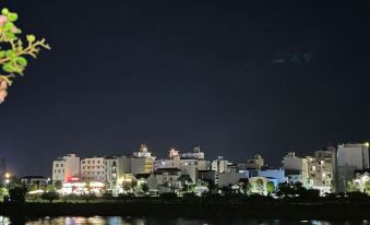 Pinshang Express Chain Hotel (Dongxing Guomen Port)