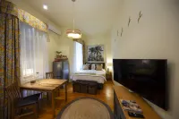 Rainforest Studio Downtown by Pretty Apartments