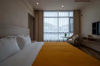 Changyue Hotel (Huangguoshu National Park Branch)