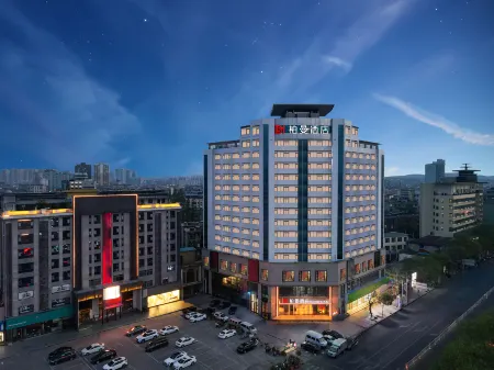 Baiman Hotel (Suizhou Bus Terminal Shuanglong Square Branch) Отели рядом с достопримечательностью «Wenfeng Tower»