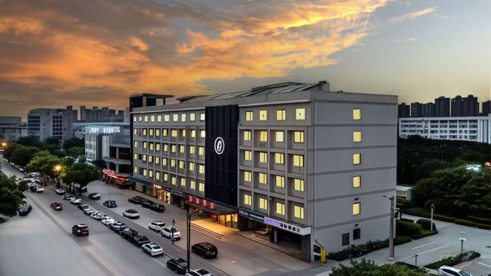 Car City Hotel
