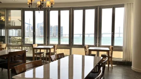 Homers Hotel Отели рядом с достопримечательностью «Songdo Cloud Trails»