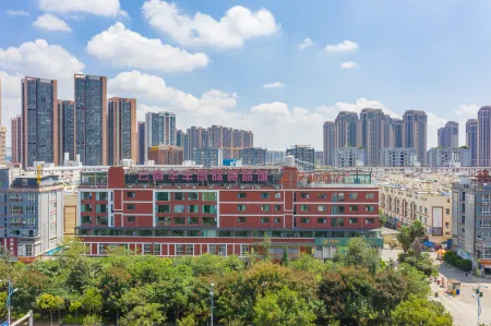 Kunming Guandu Muyunpan Garden Resort Hotel (Hai Le World Shijicheng Changhong West Road Branch) Отели рядом с достопримечательностью «Kunming University (West to Kunming Soil and Fertilizer Workstation)»