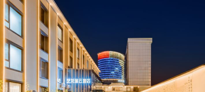 Elong R.YUN Hotel (Hohhot Railway Station Xinhua Square Subway Station) โรงแรมในฮูฮอต