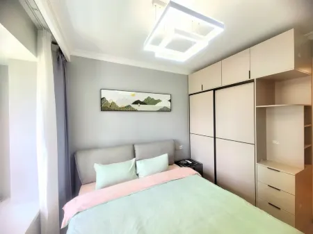 Longyao Leisure Business Travel Homestay (Longguang Tianyao Store) Отели рядом с достопримечательностью «Shanghai Dianji University (Lingang Campus)»