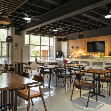 Zhang Xiaoying Seaside Garden Hotel