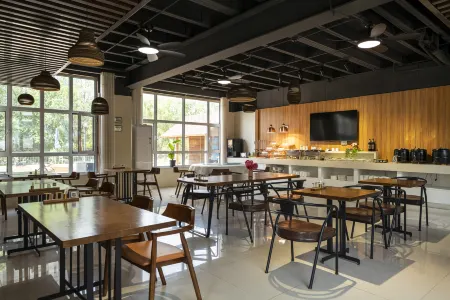 Zhang Xiaoying Seaside Garden Hotel Отели рядом с достопримечательностью «Rizhao Coastal National Forest Park»