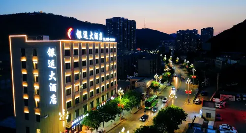 Wuqi Yinyun Grand Hotel Hotel di Wuqi
